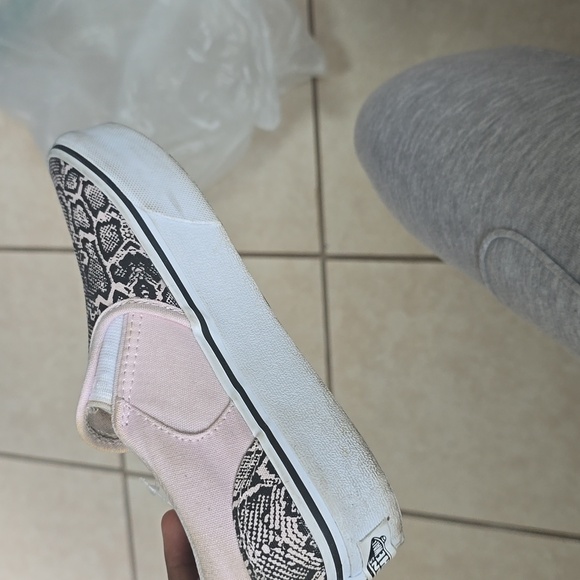 Vans - Picture 3 of 3